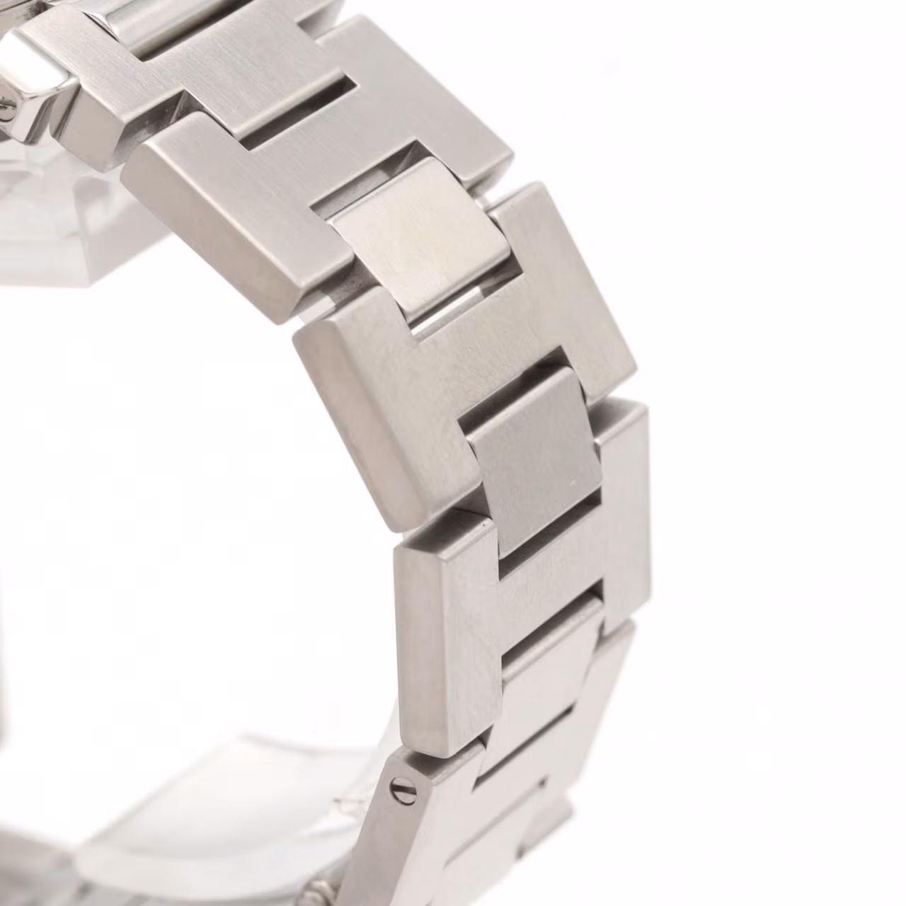 Round steel watch with white dial, date window and steel bracelet.