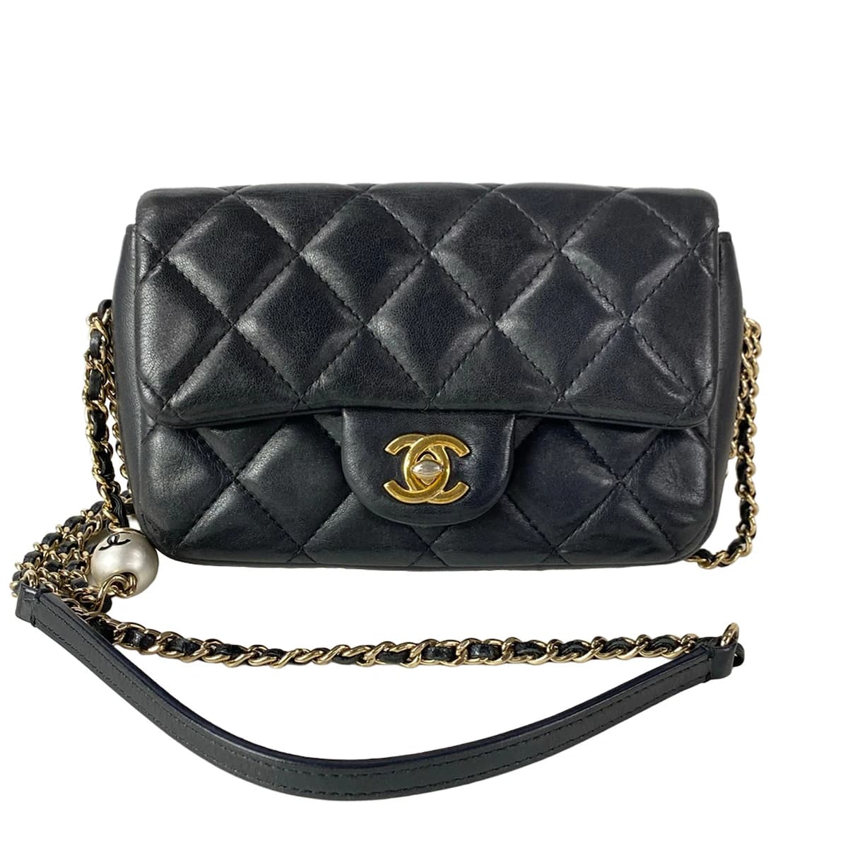 Small black quilted leather bag with a chain strap.