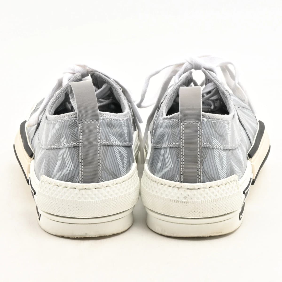 Pair of low-top trainers in grey with white panels and sole, shown from the side.