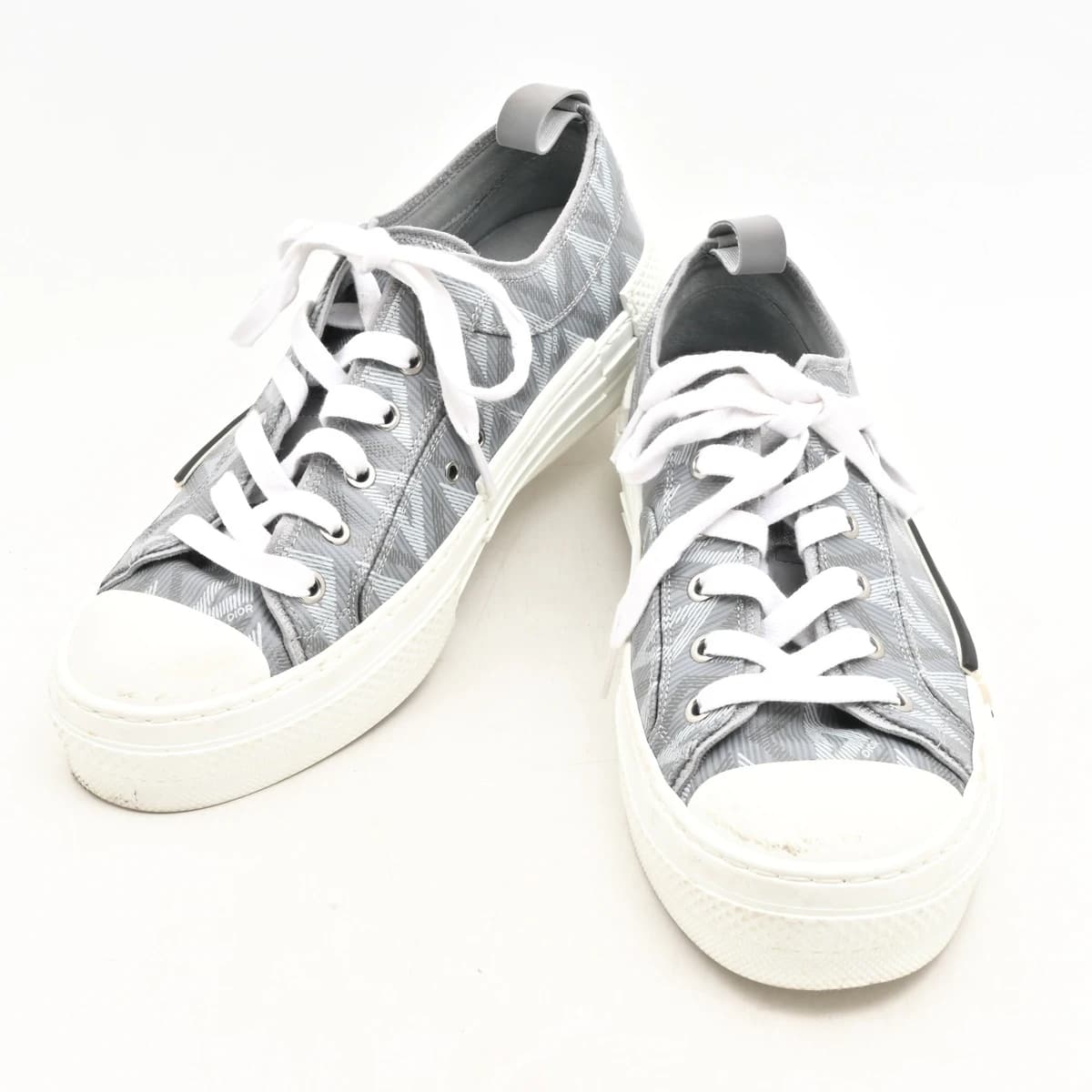 Pair of low-top trainers in grey with white panels and sole, shown from the side.
