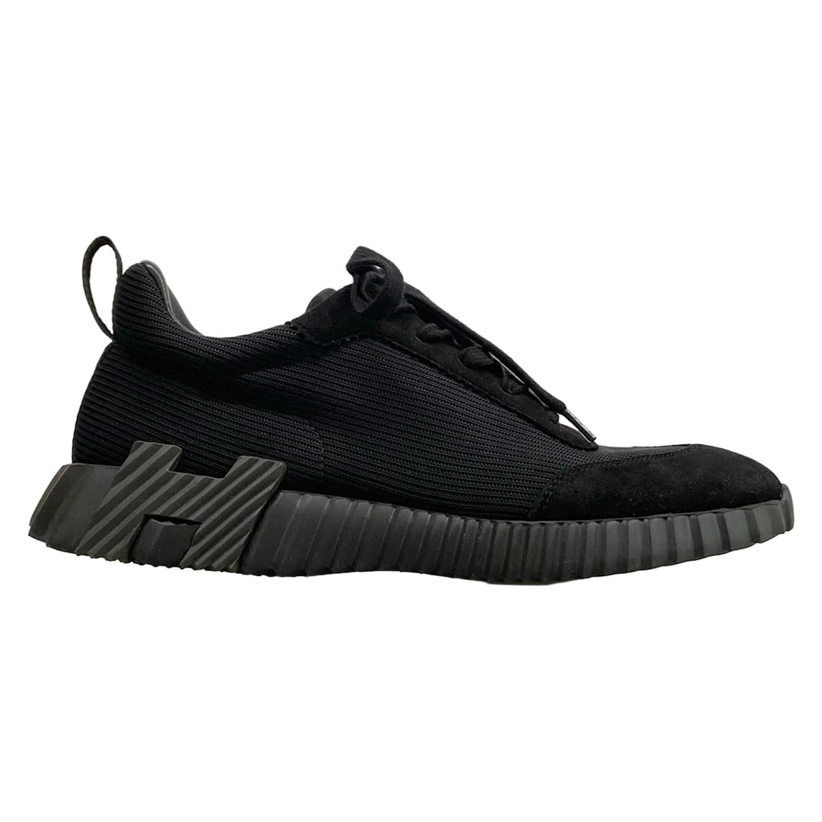 Black low-top sneakers with a white sole.