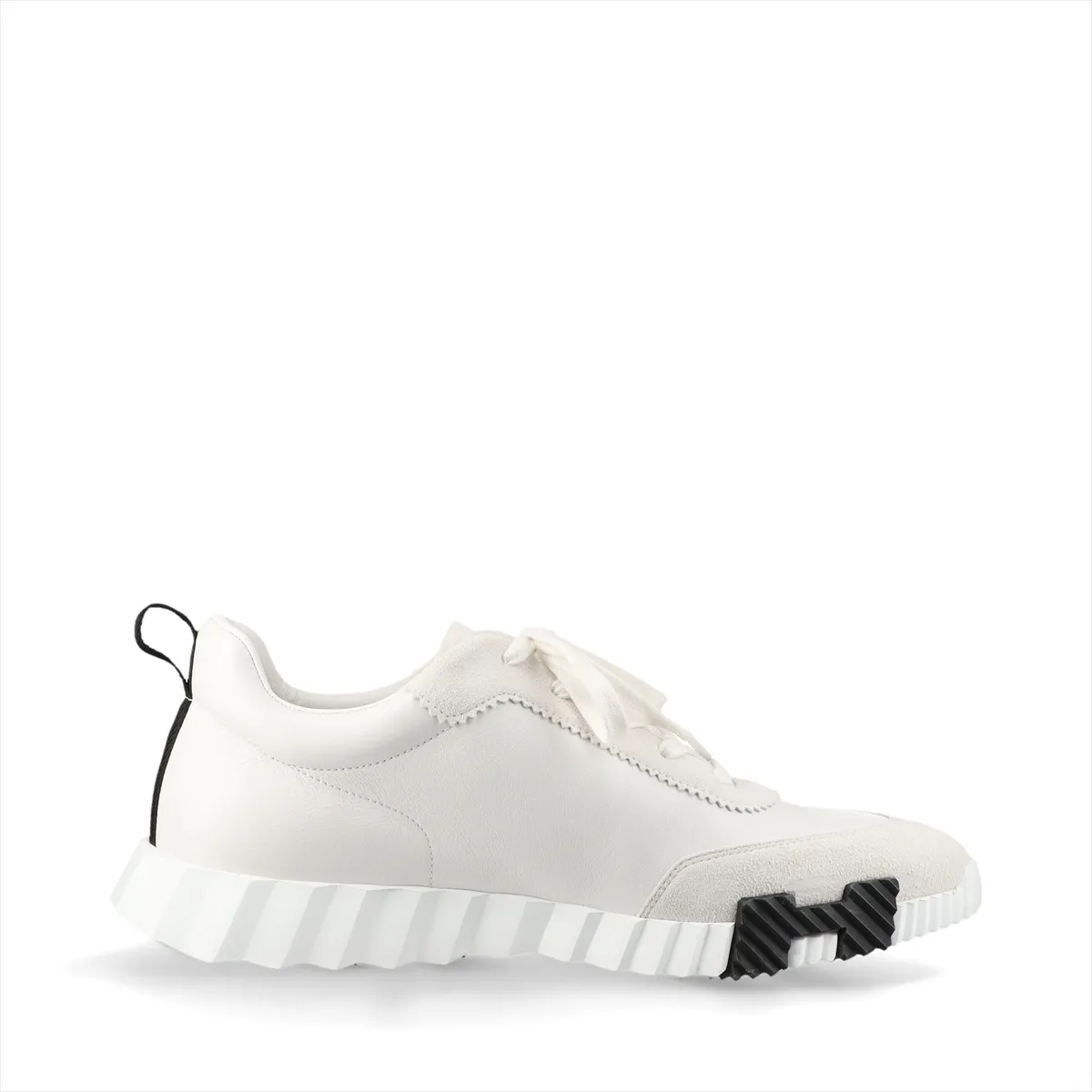 Low-top sneakers with white leather panels and grey suede overlays on a white sole, shown in profile.