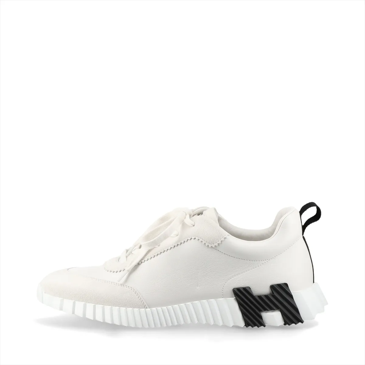 Low-top sneakers with white leather panels and grey suede overlays on a white sole, shown in profile.