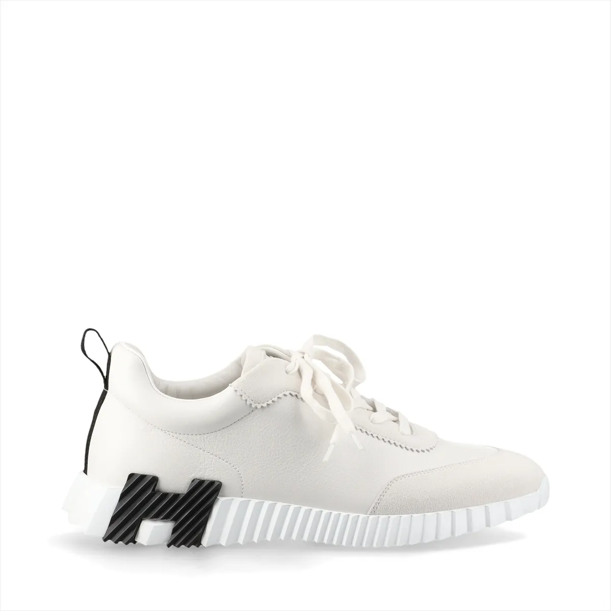 Low-top sneakers with white leather panels and grey suede overlays on a white sole, shown in profile.