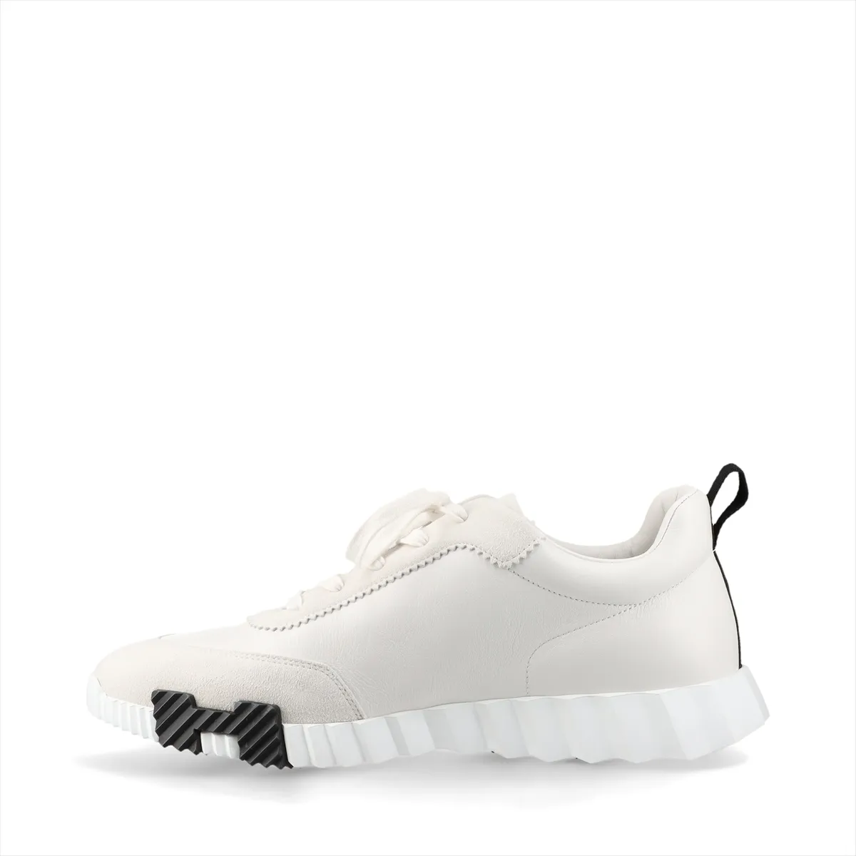 Low-top sneakers with white leather panels and grey suede overlays on a white sole, shown in profile.