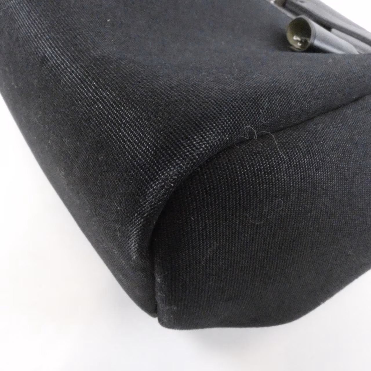 Canvas backpack with leather trim, flap closure and two shoulder straps.