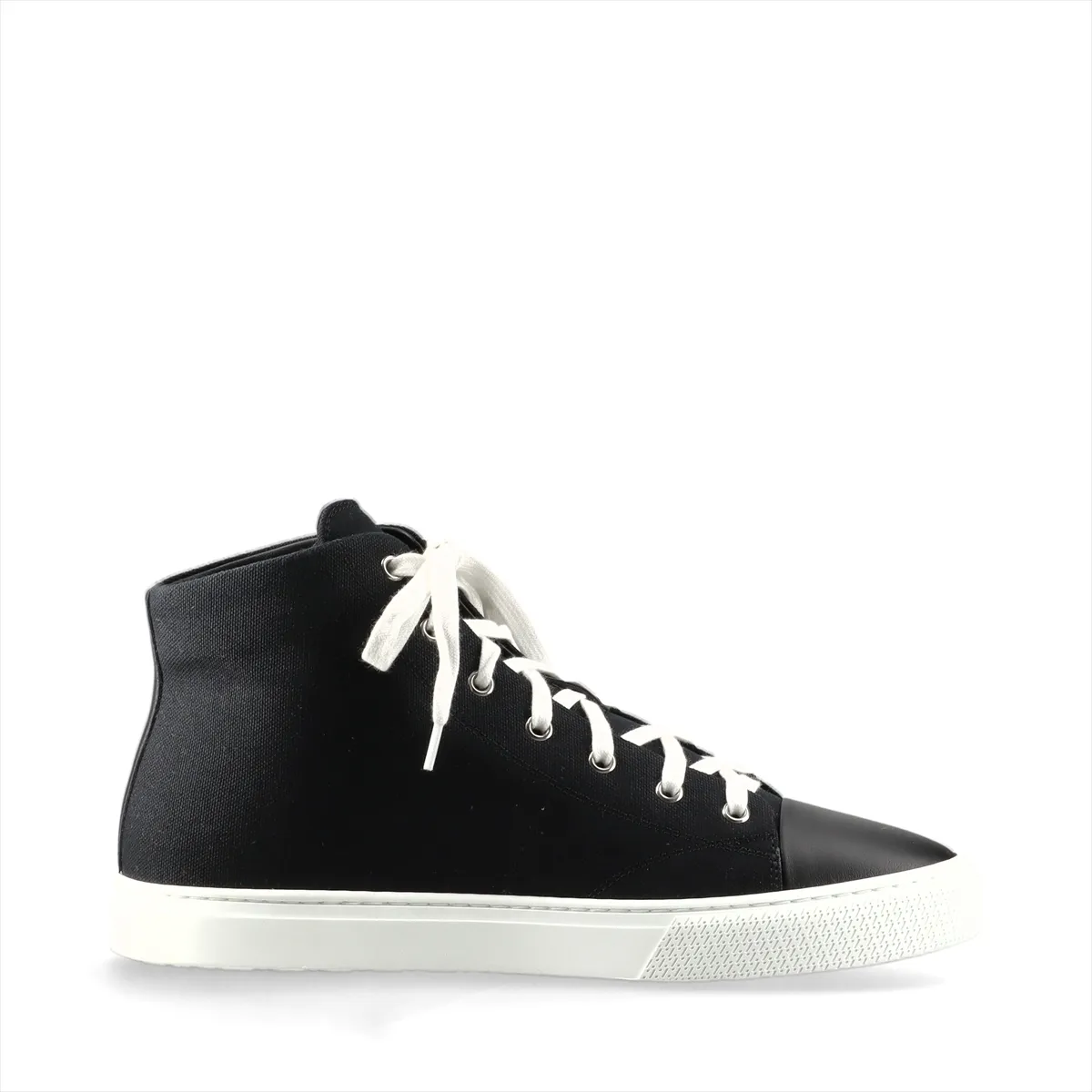 Black canvas and leather high-top sneaker with lace fastening and a white sole.