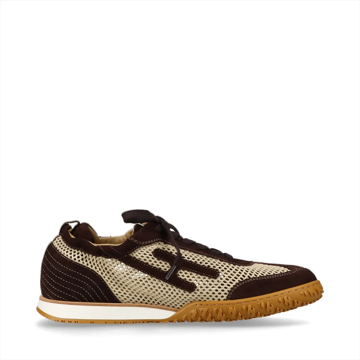 Low-top mesh sneakers in beige with brown suede overlays, side view on a white background.