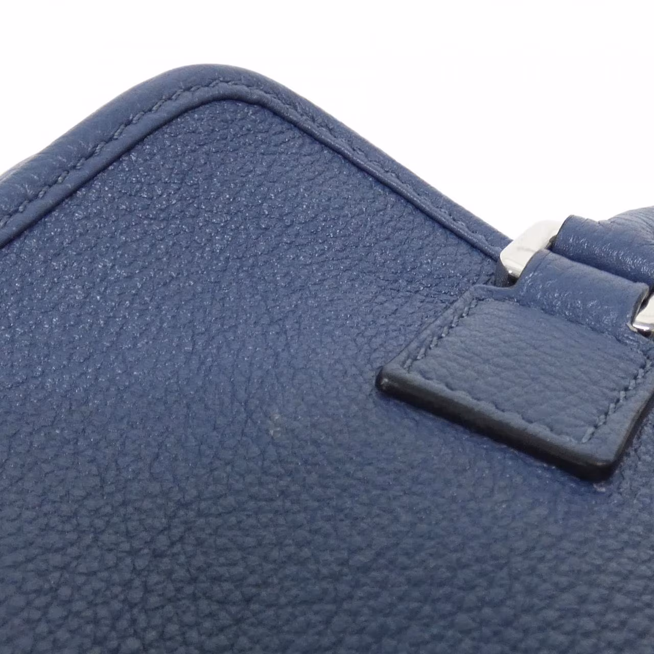 Structured handbag with short rolled handles and a top zip closure