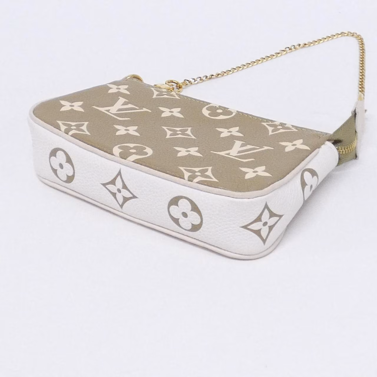 Seller photograph of the bag