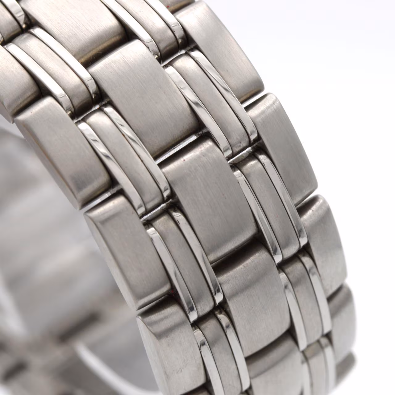 Stainless steel sports wristwatch with blue dial, date window and integrated steel bracelet.