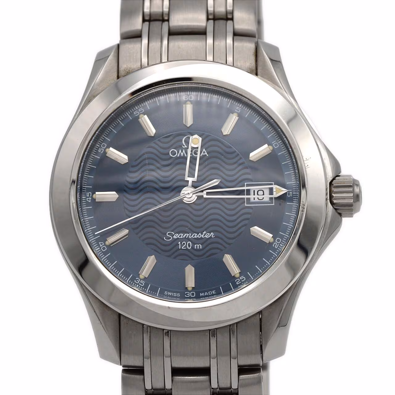 Stainless steel sports wristwatch with blue dial, date window and integrated steel bracelet.
