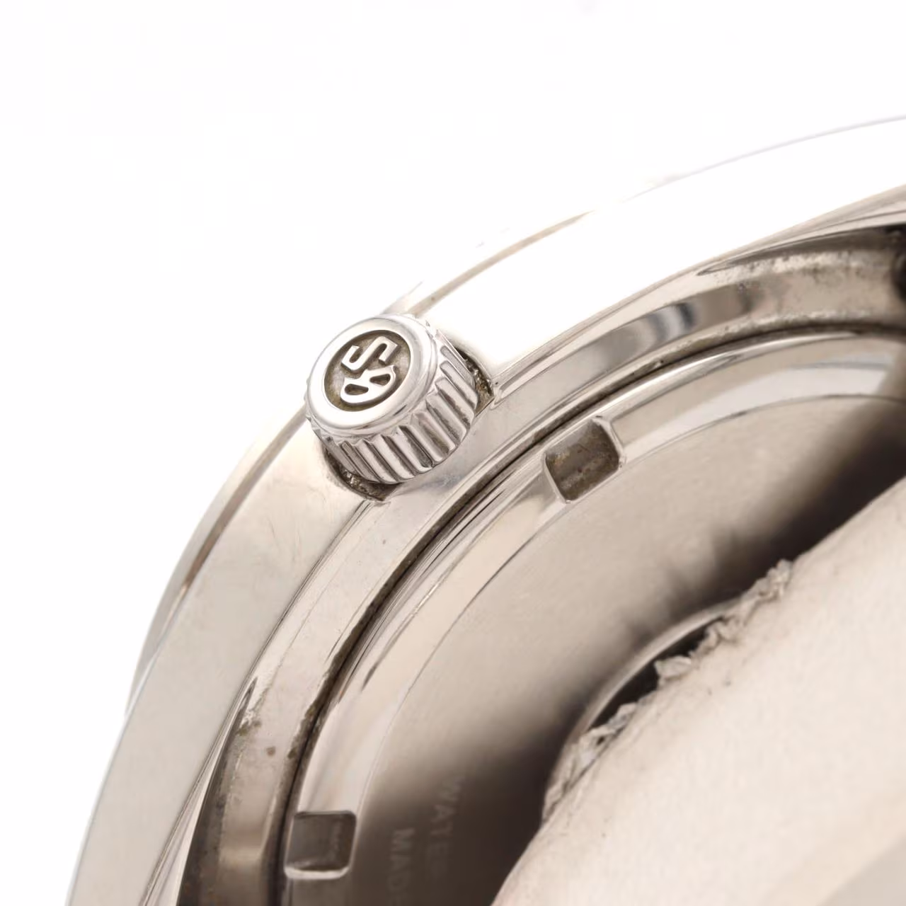 Stainless steel wristwatch with a light dial and matching bracelet.