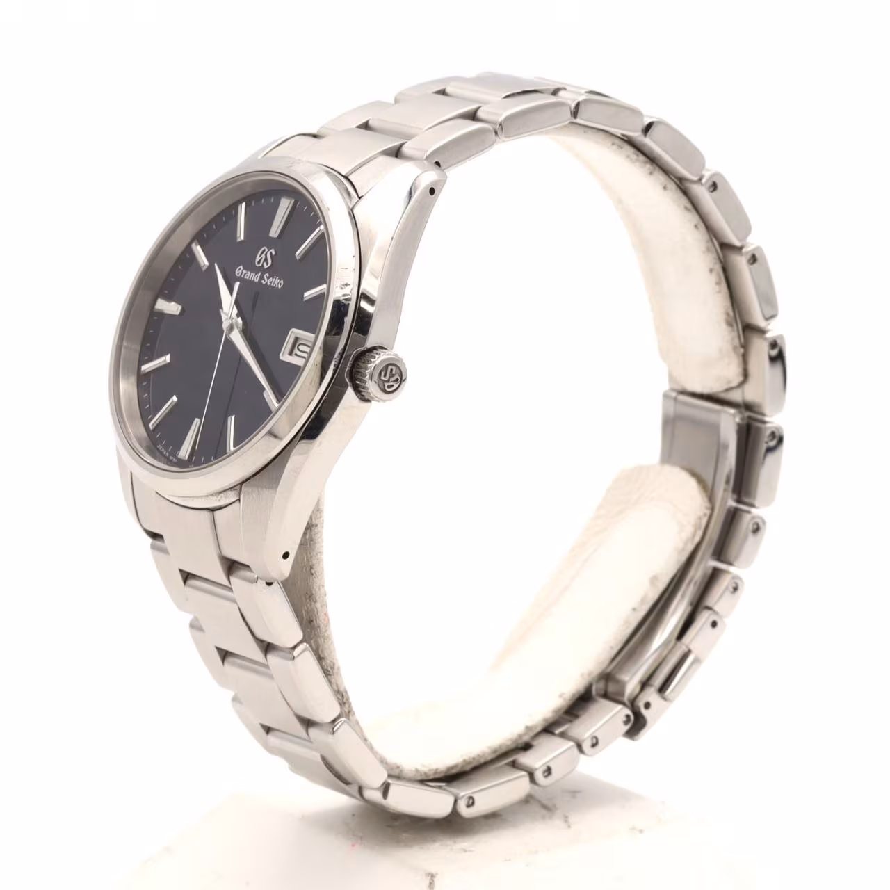 Stainless steel wristwatch with a light dial and matching bracelet.