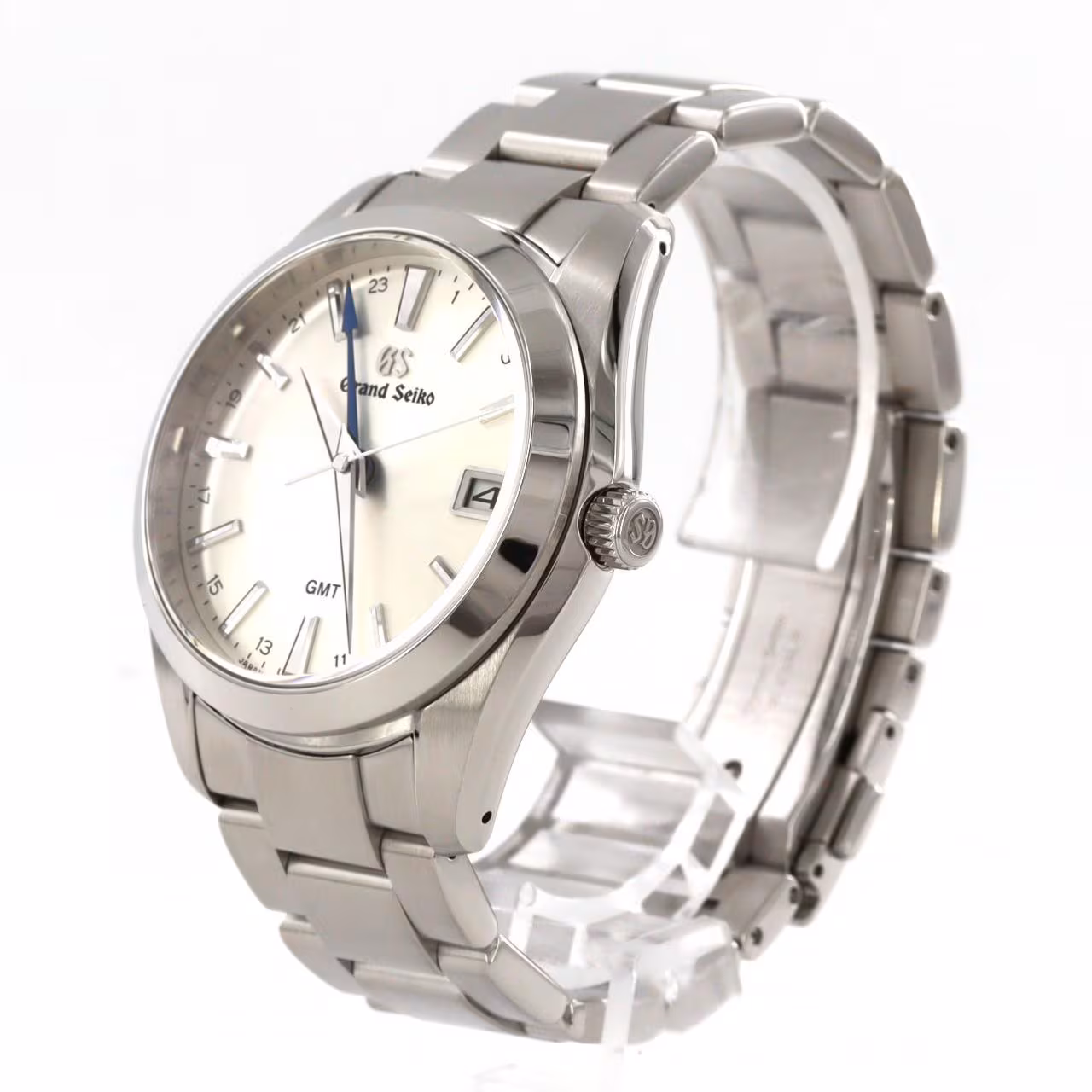 Stainless steel wristwatch with a light dial, blue GMT hand, date window and steel bracelet.