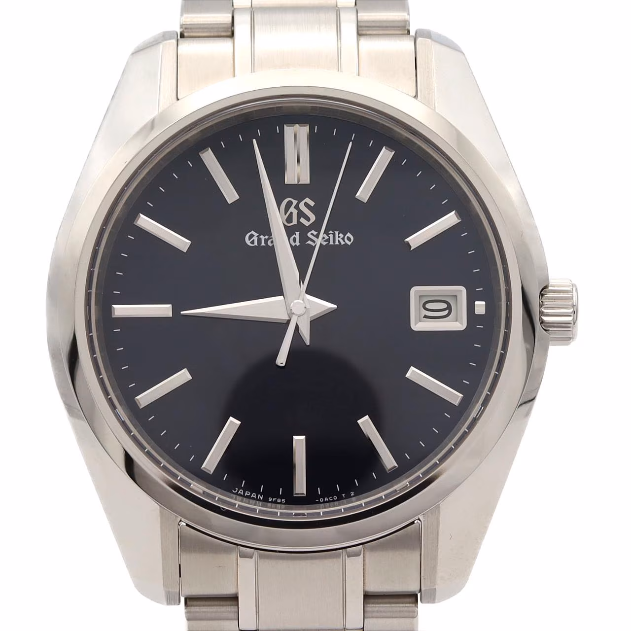 Stainless steel wristwatch with a light dial, applied baton markers, date window and steel bracelet.