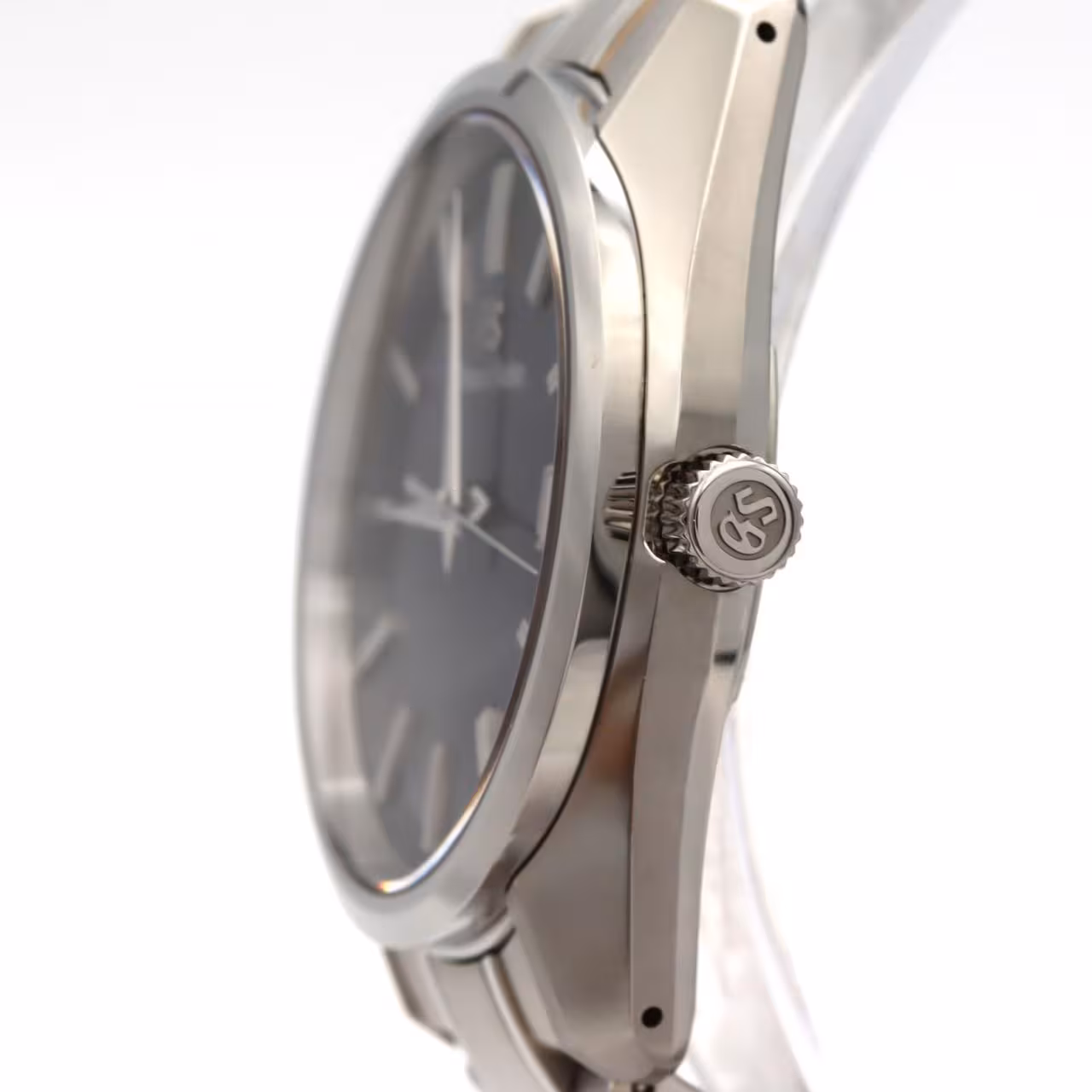 Stainless steel wristwatch with a light dial, applied baton markers, date window and steel bracelet.