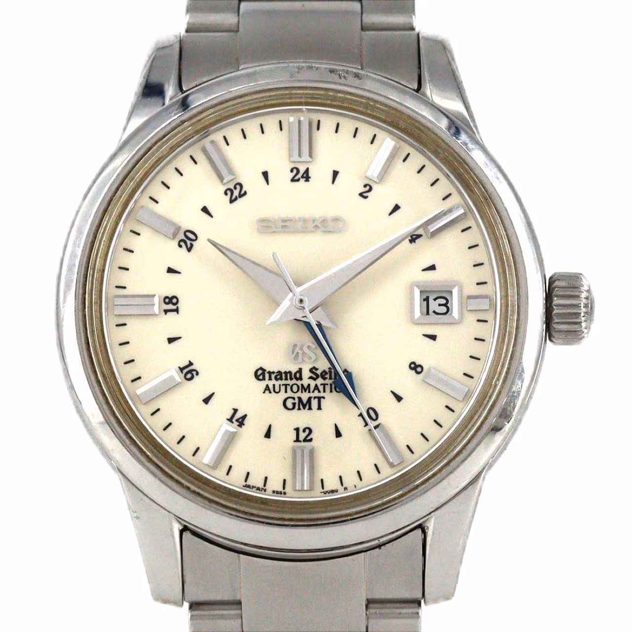 Stainless steel wristwatch with a cream dial, additional GMT hand, date window and steel bracelet.