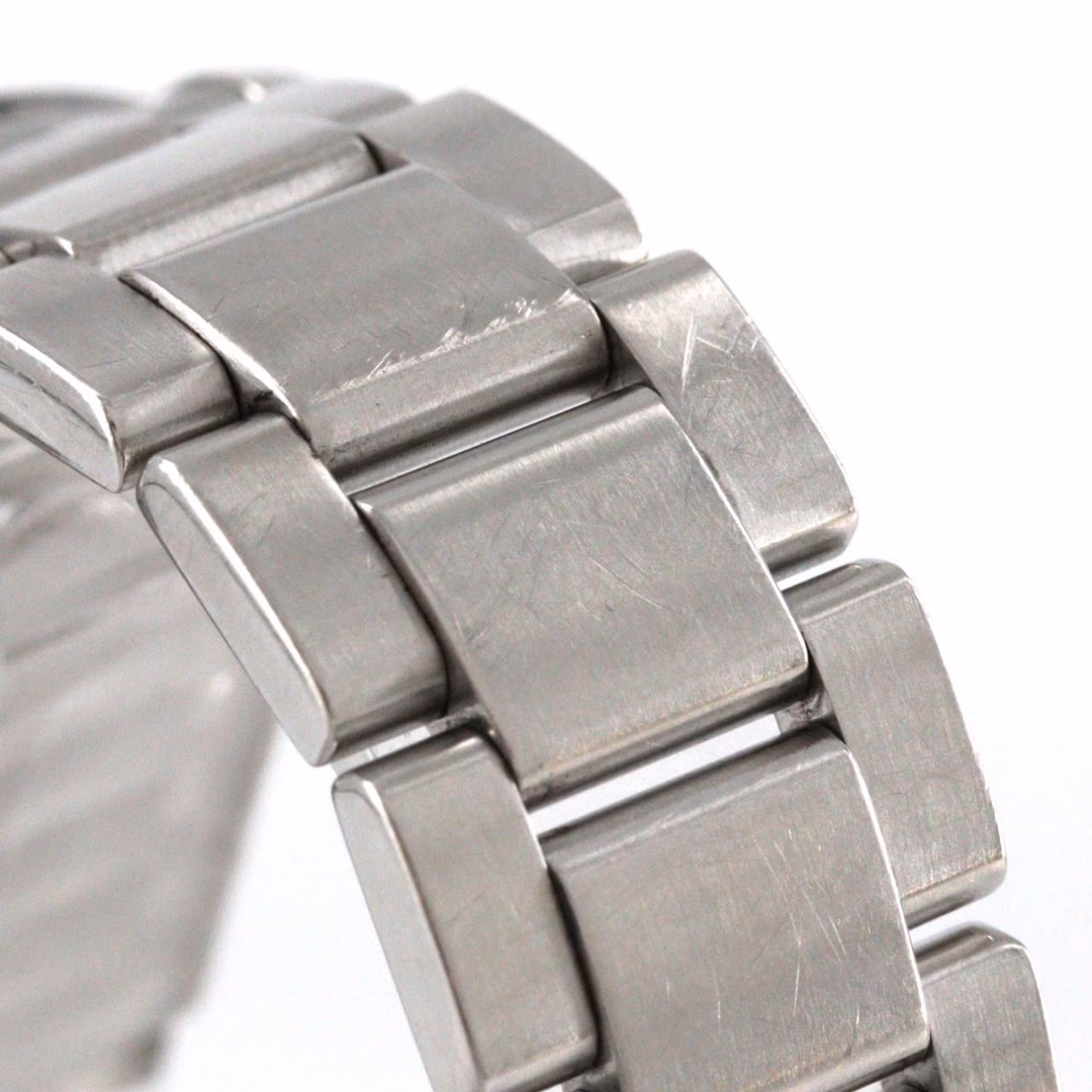 Stainless steel wristwatch with a cream dial, additional GMT hand, date window and steel bracelet.