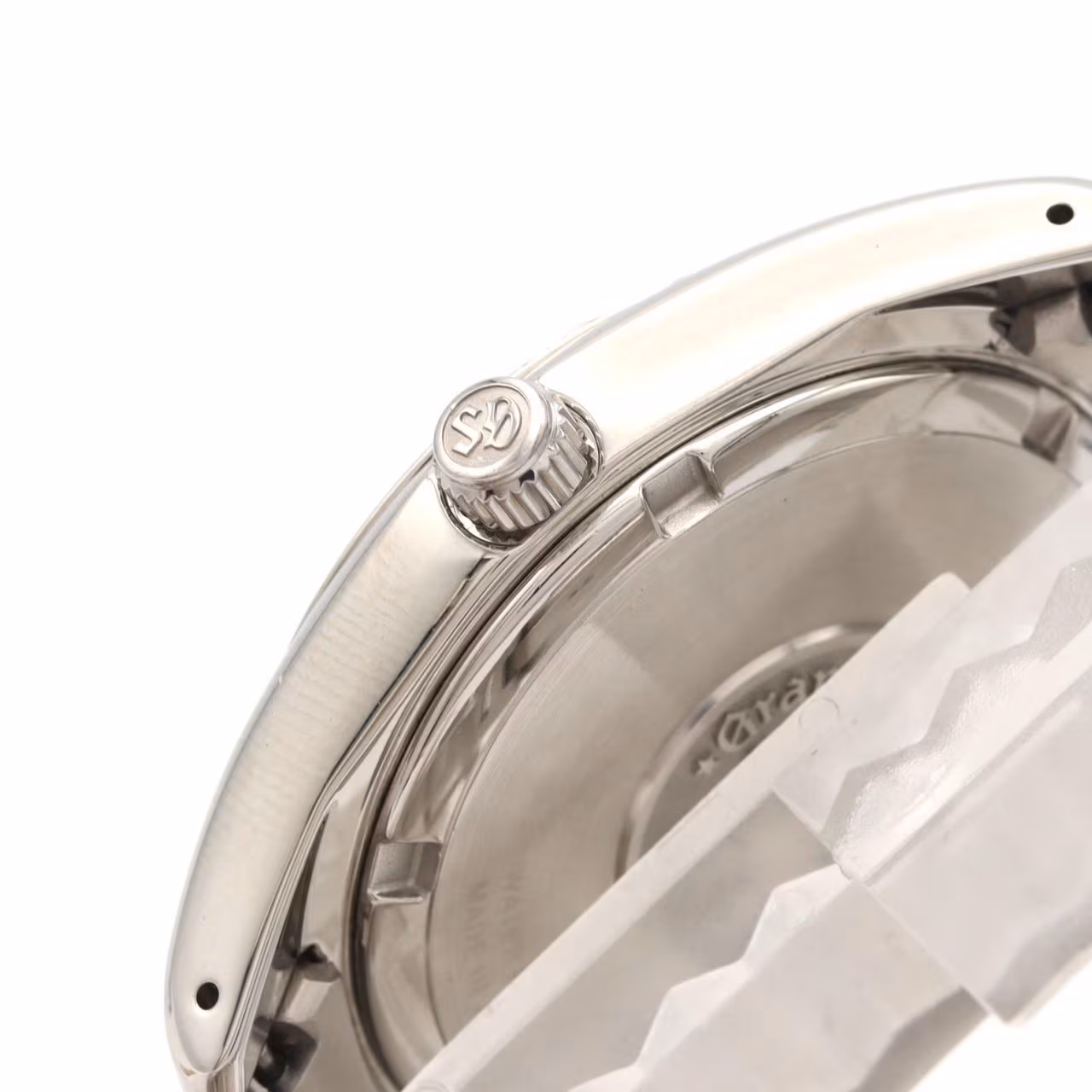 Stainless steel quartz wristwatch with a silver dial, baton markers, date window and steel bracelet.