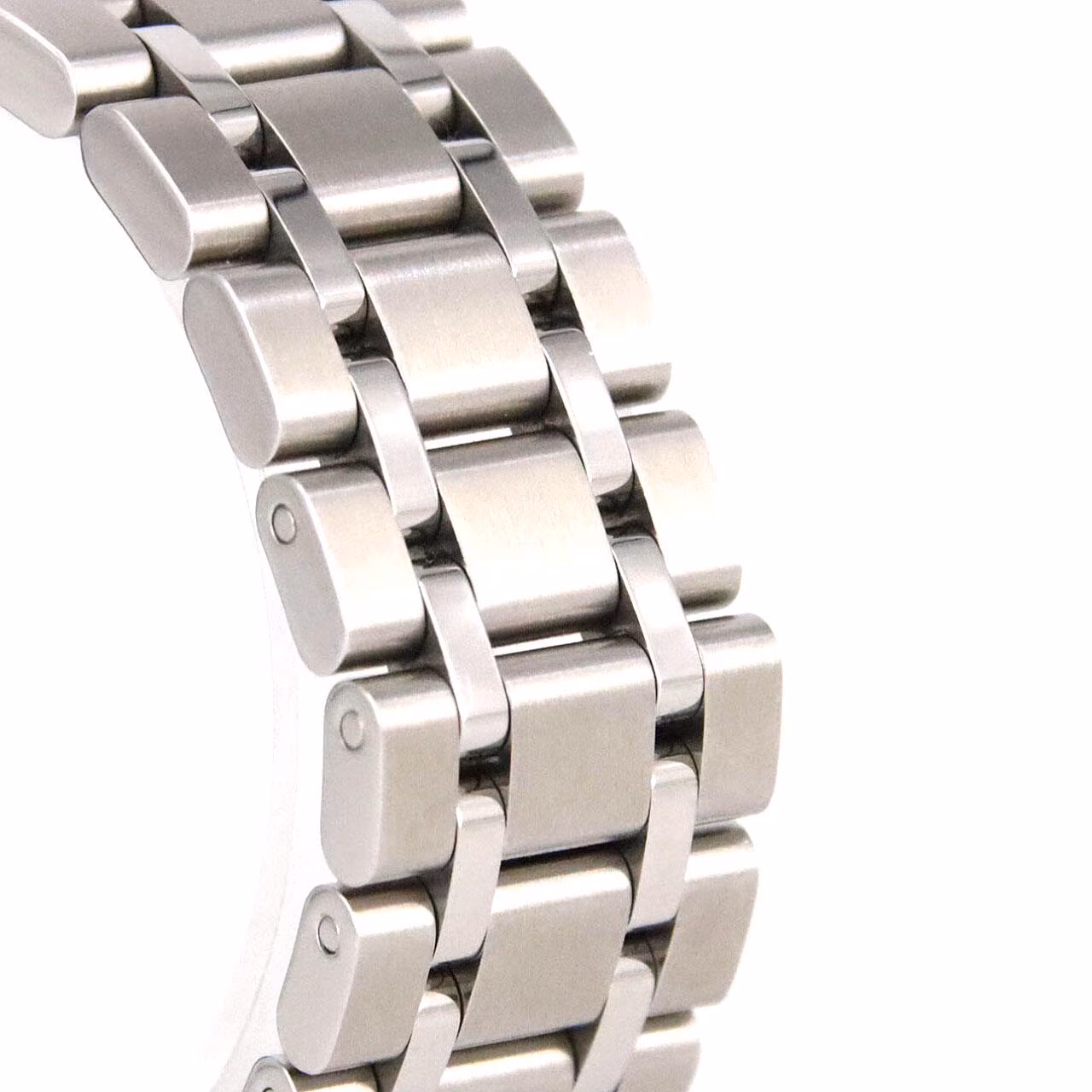 Product photograph of a steel bracelet watch with a fluted bezel.